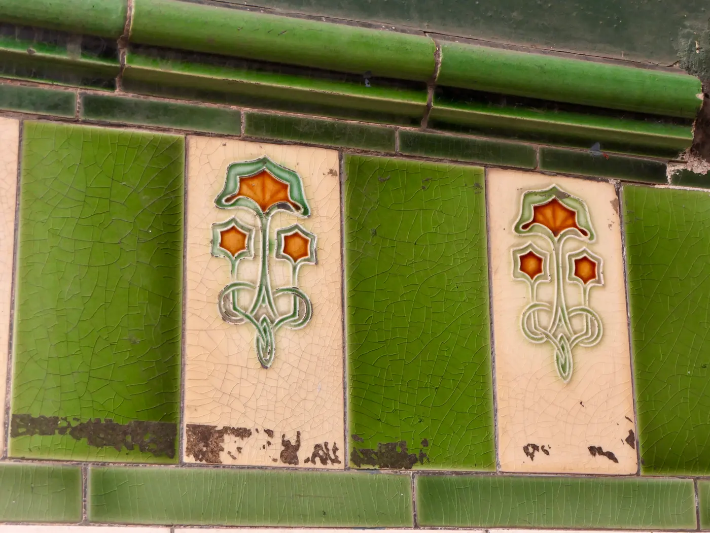Art Nouveau glazed wall tiling in a Glasgow tenement close, known as a wally close.